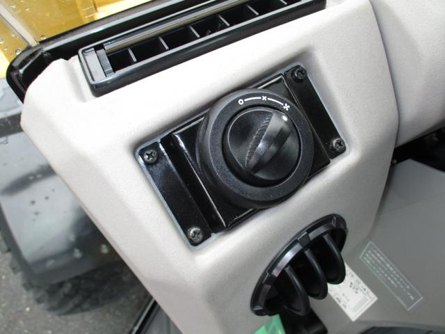 日本 　ＣＡＴ　９０１Ｃ２　ホイールローダー　４ＷＤ　バケット容量０．４ｍ３　使用時間４２１．６ｈ　Ｈ３０〜Ｒ６特定自主検査済　スノータイヤ　前後作業灯　室内ヒーター　ＡＭラジオ　ＡＵＸ（28枚目）