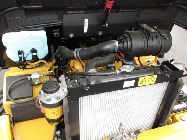 日本 　ＣＡＴ　９０１Ｃ２　ホイールローダー　４ＷＤ　バケット容量０．４ｍ３　使用時間４２１．６ｈ　Ｈ３０〜Ｒ６特定自主検査済　スノータイヤ　前後作業灯　室内ヒーター　ＡＭラジオ　ＡＵＸ（35枚目）