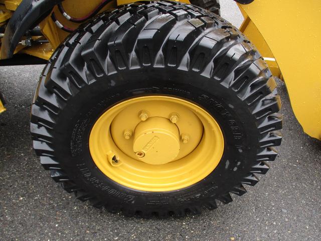 日本 　ＣＡＴ　９０１Ｃ２　ホイールローダー　４ＷＤ　バケット容量０．４ｍ３　使用時間４２１．６ｈ　Ｈ３０〜Ｒ６特定自主検査済　スノータイヤ　前後作業灯　室内ヒーター　ＡＭラジオ　ＡＵＸ（36枚目）