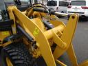 日本 　ＣＡＴ　９０１Ｃ２　ホイールローダー　４ＷＤ　バケット容量０．４ｍ３　使用時間４２１．６ｈ　Ｈ３０〜Ｒ６特定自主検査済　スノータイヤ　前後作業灯　室内ヒーター　ＡＭラジオ　ＡＵＸ（7枚目）