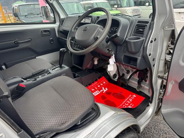 NT100クリッパートラック 4WD オートマ エアコン パワステ キーレス パワーウインド CDデッキ(8枚目)