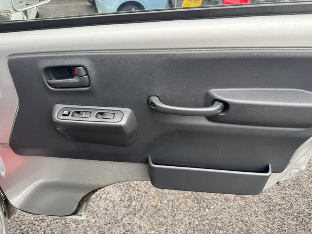 NT100クリッパートラック 4WD オートマ エアコン パワステ キーレス パワーウインド CDデッキ(18枚目)