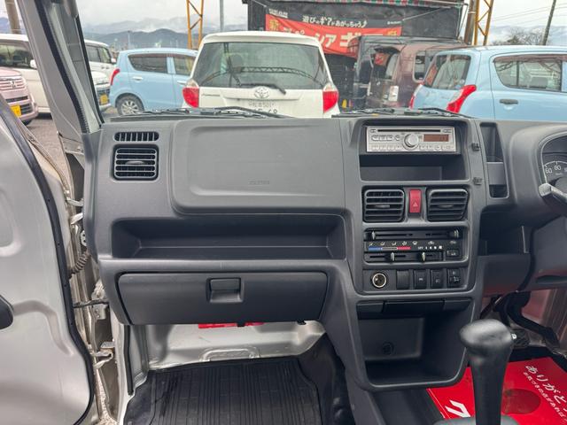NT100クリッパートラック 4WD オートマ エアコン パワステ キーレス パワーウインド CDデッキ(21枚目)