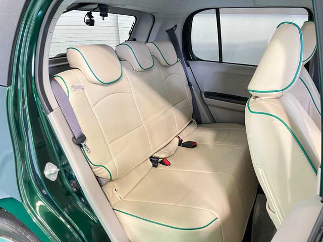 【リアシート】前席と後部座席の間に十分なゆとりがあり、ゆったりとくつろぐことが出来ます★