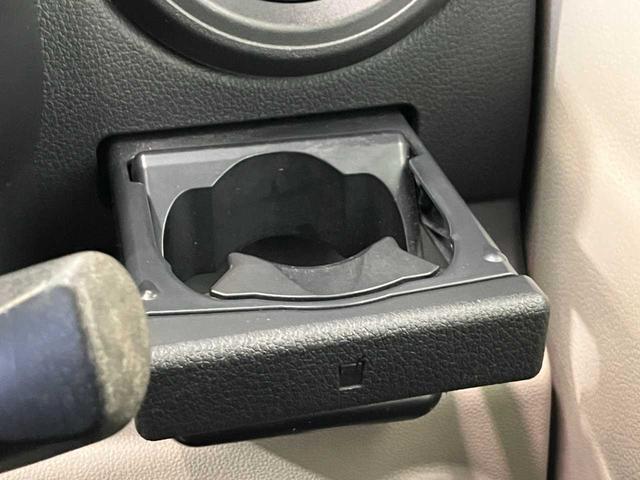 【ドリンクホルダー】運転席からすぐ出し入れ可能★