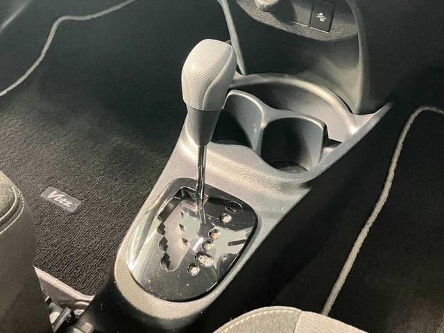 ヴィッツ Ｆ　セーフティーエディションＩＩＩ　純正ナビ　Ｂｌｕｅｔｏｏｔｈ　バックカメラ　衝突被害軽減ブレーキ　スマートキー　アイドリングストップ　オートマチックハイビーム　ＥＳＣ（25枚目）
