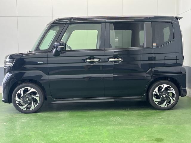 スペーシアカスタム ハイブリッドＸＳ　４ＷＤ　届出済未使用車　両側電動スライドドア　アダプティブクルコン　レーンキープ　ハーフレザーシート　シートヒーター　アイドリングストップ　ステアリングヒーター　寒冷地仕様　盗難防止装置　オートＬＥＤ（9枚目）