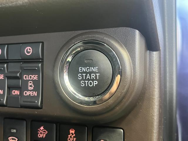 プッシュスタートですのでエンジンの始動もボタンを押すだけです