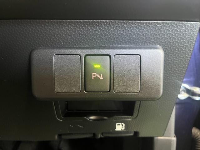 コーナーセンサーが付いているので障害物との距離が近付くと、アラームやディスプレイ表示で知らせてくれます！