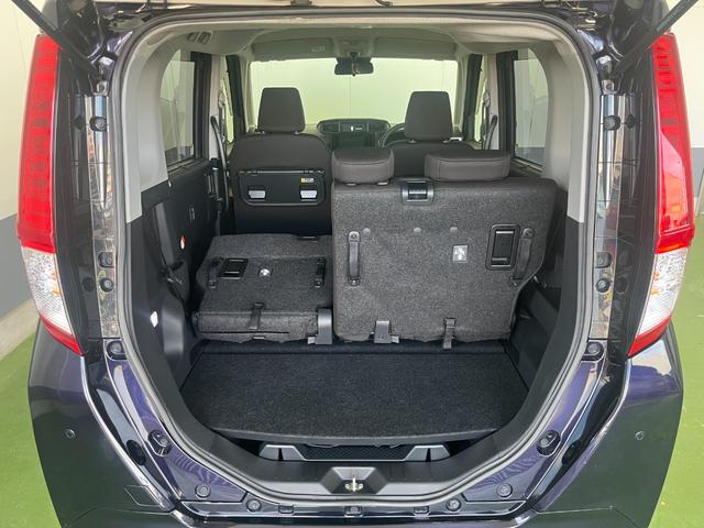 使用用途によって左右のシートが片側ずつ倒せます。