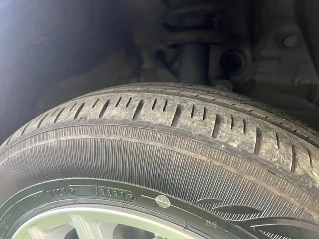 前右タイヤ溝