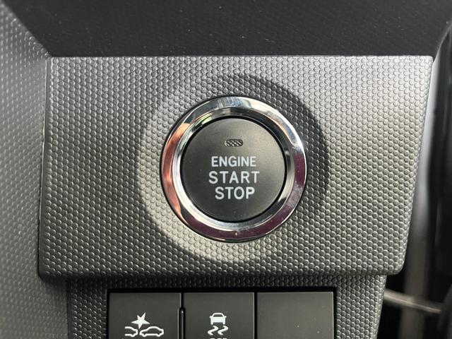 プッシュスタートですのでエンジンの始動もボタンを押すだけです