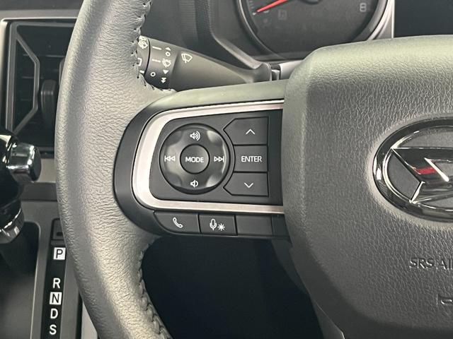 【ステアリングリモコン】目線を大きくそらすことなくボタンの操作を行うことができるので、安全にも配慮できます。