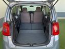 リアシートを倒すと収納スペースが広がります!