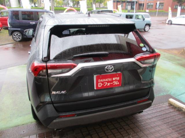 ＲＡＶ４ Ｇ　Ｚパッケージ　４ＷＤ　衝突被害軽減ブレーキ　レーダークルーズコントロール　パワーバックドア　純正ブルートゥース９インチナビ連動ドラレコ　デジタルインナーミラー　ＥＴＣ　純正１９アルミ　黒レザーシート　ベンチレーター（4枚目）