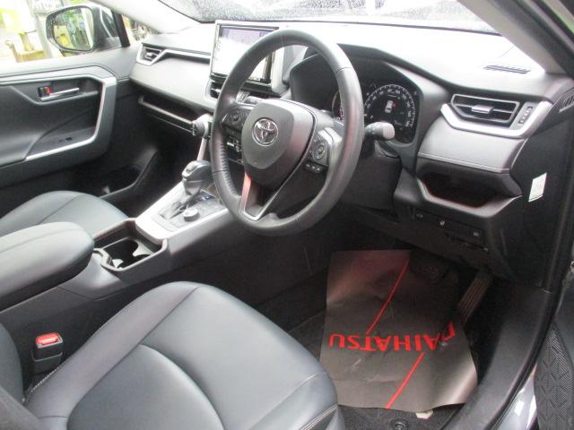 ＲＡＶ４ Ｇ　Ｚパッケージ　４ＷＤ　衝突被害軽減ブレーキ　レーダークルーズコントロール　パワーバックドア　純正ブルートゥース９インチナビ連動ドラレコ　デジタルインナーミラー　ＥＴＣ　純正１９アルミ　黒レザーシート　ベンチレーター（9枚目）