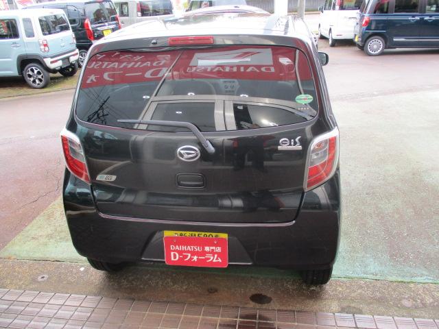 ミライース Xf メモリアルエディション 4WD 特別仕様車 アイドリングストップ CDチューナー 14インチアルミ キーレスエントリー 電動格納ミラー リヤワイパー ABS プライバシーガラス(3枚目)