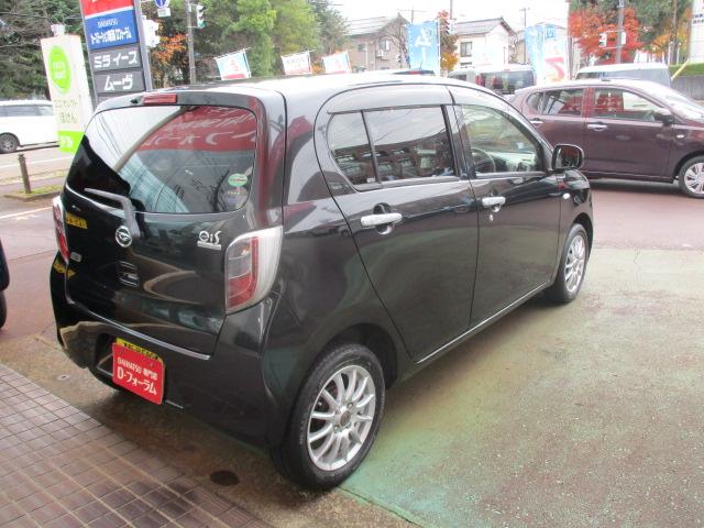 ミライース Xf メモリアルエディション 4WD 特別仕様車 アイドリングストップ CDチューナー 14インチアルミ キーレスエントリー 電動格納ミラー リヤワイパー ABS プライバシーガラス(4枚目)