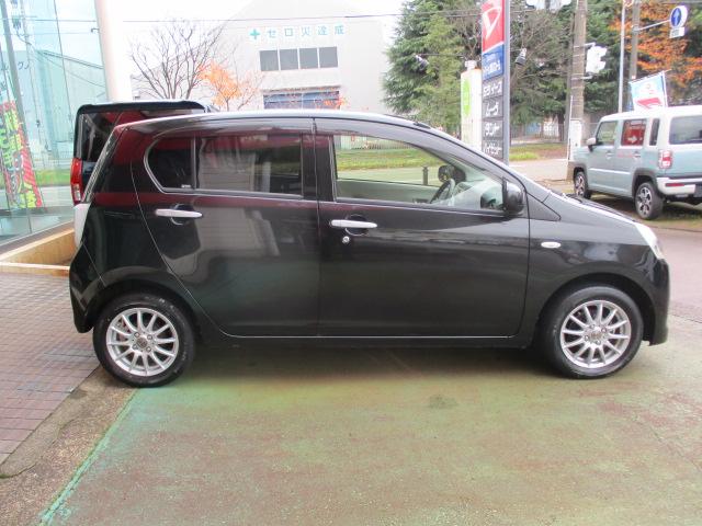 ミライース Xf メモリアルエディション 4WD 特別仕様車 アイドリングストップ CDチューナー 14インチアルミ キーレスエントリー 電動格納ミラー リヤワイパー ABS プライバシーガラス(5枚目)