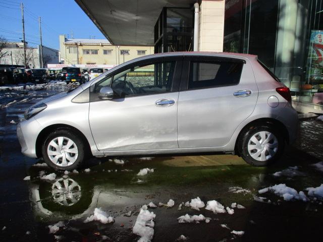 ヴィッツ 1.0F LEDエディション 衝突被害軽減ブレーキ 特別特別仕様車 ブルートゥースナビ バックカメラ ETC ドライブレコーダー LEDヘッドライト スマートキー UVカットガラス ワンオーナー(2枚目)