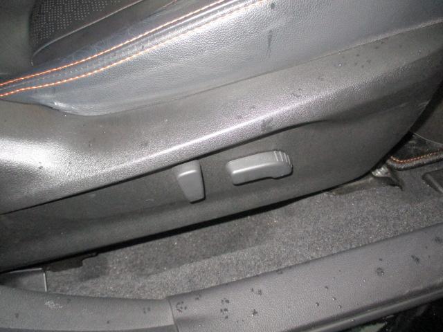 ＸＶ １．６ｉ－Ｌ　アイサイト　４ＷＤ　衝突被害軽減ブレーキ　ブラックレザーシート　純正ブルートゥースナビ　Ｂカメラ　ＬＥＤヘッドライト　クルーズコントロール　純正１７アルミ　フロントパワーシート　電動パーキングブレーキ　ＥＴＣ（9枚目）