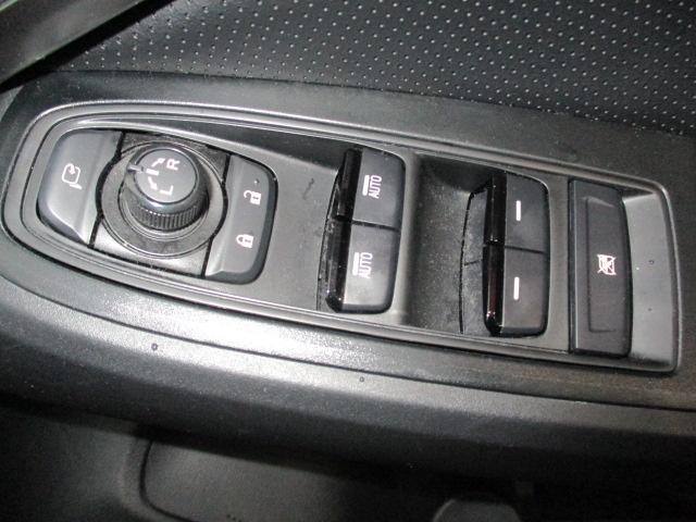 ＸＶ １．６ｉ－Ｌ　アイサイト　４ＷＤ　衝突被害軽減ブレーキ　ブラックレザーシート　純正ブルートゥースナビ　Ｂカメラ　ＬＥＤヘッドライト　クルーズコントロール　純正１７アルミ　フロントパワーシート　電動パーキングブレーキ　ＥＴＣ（11枚目）