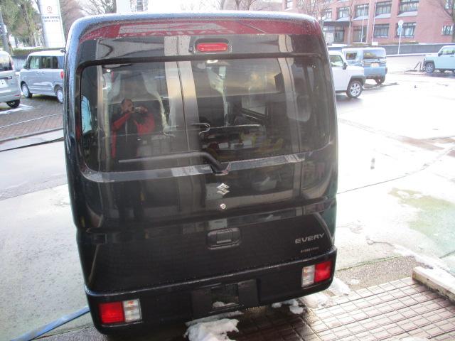 エブリイ ＰＡリミテッド　４ＷＤ　ＣＶＴ　衝突被害軽減ブレーキ　コーナーセンサー　プライバシーガラス　キーレス　ハイルーフ　ＡＢＳ　エアコン　パワステ　パワーウインド　集中ドアロック　ＡＭ／ＦＭチューナー（4枚目）