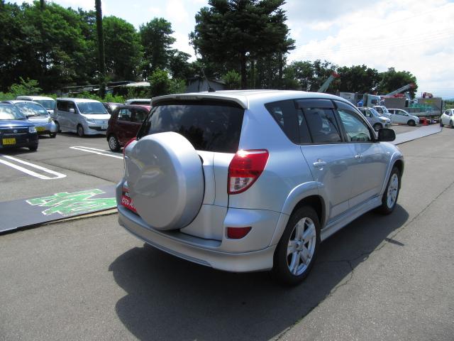 ＲＡＶ４ スポーツ　ナビ　スタットレスホイール付き　ノーマルタイヤホイール　ＥＴＣ　４ＷＤ　ＨＩＤライト　衝突安全ボディ　キーレス　１８インチアルミ　ＡＢＳ　横滑り防止　エアバッグ　基本装備　走行距離９万キロ台（6枚目）