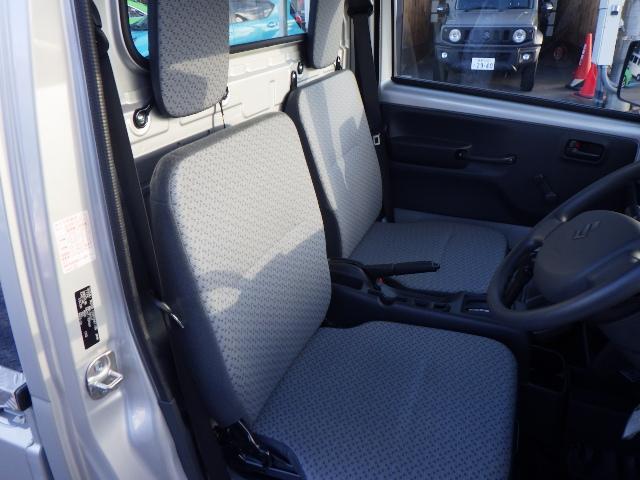 キャリイトラック ＫＣエアコン・パワステ　パートタイム４ＷＤ　４速ＡＴ　オートライト　アイドリングストップ　社外フロントバイザー　煽り縞板ガードフレーム（17枚目）