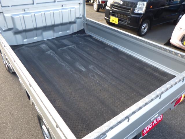 キャリイトラック ＫＣエアコン・パワステ　パートタイム４ＷＤ　４速ＡＴ　オートライト　アイドリングストップ　社外フロントバイザー　煽り縞板ガードフレーム（22枚目）