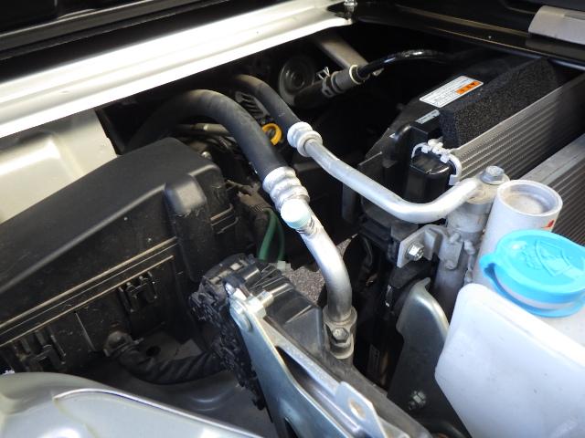 キャリイトラック ＫＣエアコン・パワステ　パートタイム４ＷＤ　４速ＡＴ　オートライト　アイドリングストップ　社外フロントバイザー　煽り縞板ガードフレーム（26枚目）