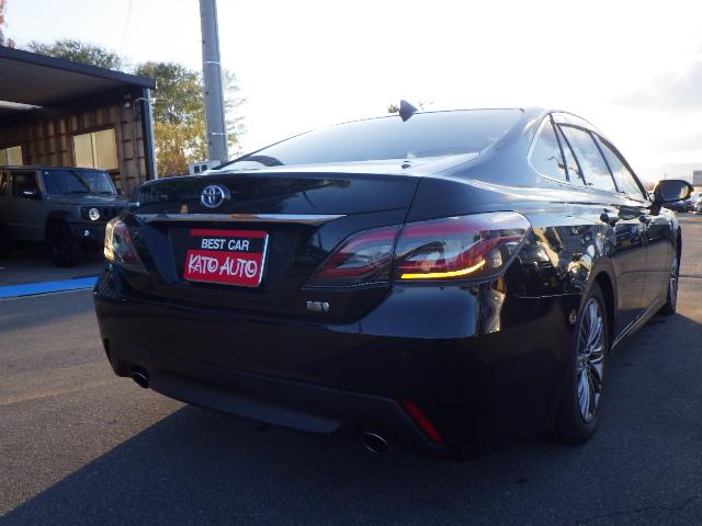 クラウンハイブリッド Ｓ　セーフティパッケージプラス　ローダウン（純正サスあり）　ナビ　ＥＴＣ車載器　バックガイドモニター　アクティブクルーズ　電動シート　シートヒータ　スマートキー（7枚目）