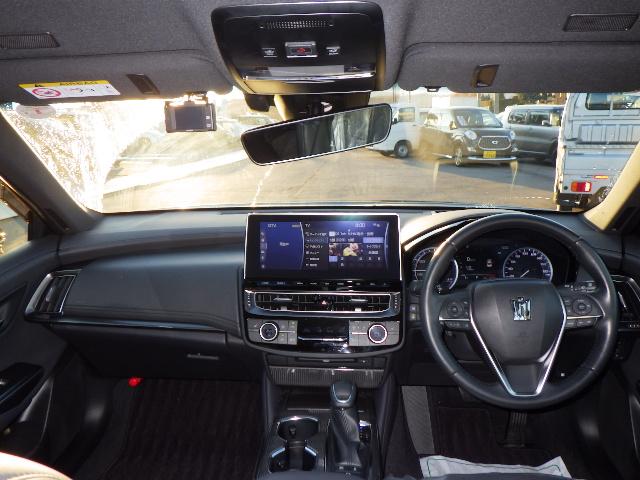 クラウンハイブリッド Ｓ　セーフティパッケージプラス　ローダウン（純正サスあり）　ナビ　ＥＴＣ車載器　バックガイドモニター　アクティブクルーズ　電動シート　シートヒータ　スマートキー（8枚目）