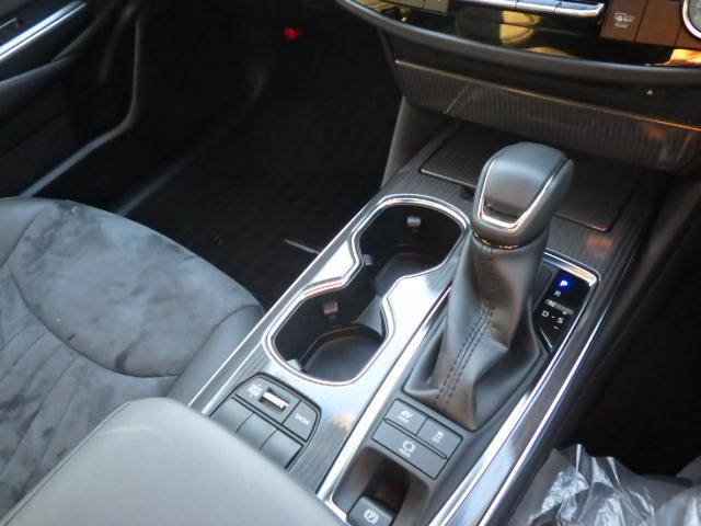 クラウンハイブリッド Ｓ　セーフティパッケージプラス　ローダウン（純正サスあり）　ナビ　ＥＴＣ車載器　バックガイドモニター　アクティブクルーズ　電動シート　シートヒータ　スマートキー（18枚目）