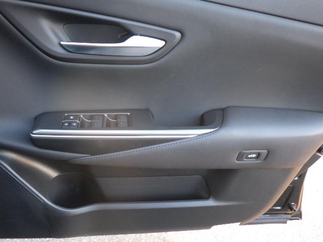 クラウンハイブリッド Ｓ　セーフティパッケージプラス　ローダウン（純正サスあり）　ナビ　ＥＴＣ車載器　バックガイドモニター　アクティブクルーズ　電動シート　シートヒータ　スマートキー（32枚目）