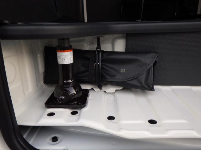 ハイエースバン ＤＸ　ＧＬパッケージ　登録済み未使用車　オーディオレス　ＬＥＤヘッドランプ　ＰＶＭ　デジタルインナーミラー　リヤクーラー＆ヒーター　両側イージークローザー　６人乗り（33枚目）