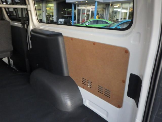 ハイエースバン ＤＸ　ＧＬパッケージ　登録済み未使用車　オーディオレス　ＬＥＤヘッドランプ　ＰＶＭ　デジタルインナーミラー　リヤクーラー＆ヒーター　両側イージークローザー　６人乗り（36枚目）