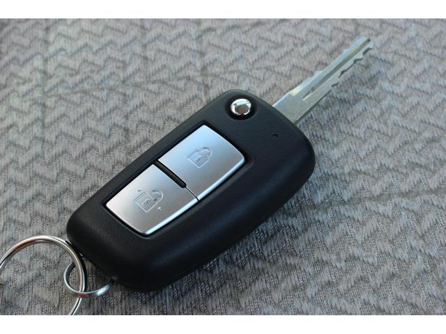 S エマージェンシーブレーキシステムレス 届出済未使用車 スマートキー アイドリングストップ 盗難防止システム 衝突安全ボディ 電動格納ドアミラー(14枚目)