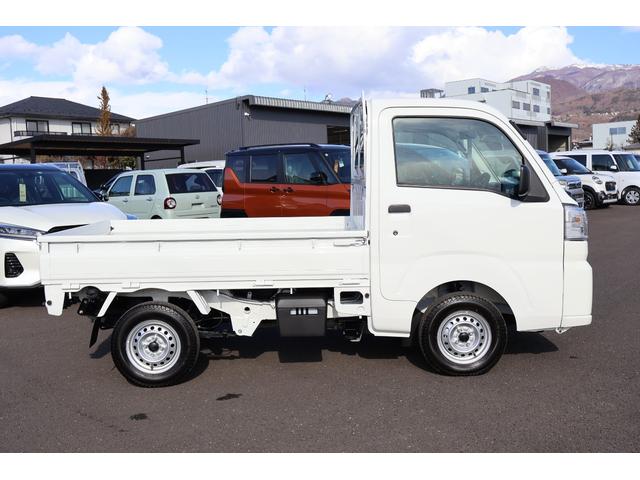 サンバートラック ＴＡ　４ＷＤ　５速ＭＴ　衝突被害軽減ブレーキ　パーキングセンサー　アイドリングストップ　横滑り防止装置　荷台作業灯　オートライト　ＡＭ・ＦＭラジオ再生（24枚目）