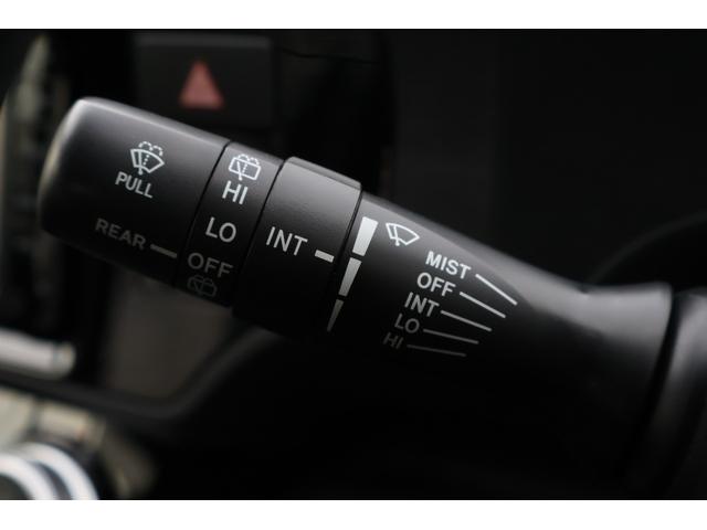 アクア Ｓ　純正ナビ　バックモニター　ＴＶ　スマートキー　プッシュスタート　オートライト　電動格納ミラー　オートライト　ＣＶＴ　衝突安全ボディ　ＡＢＳ　ＥＳＣ　ＣＤ　Ｂｌｕｅｔｏｏｔｈ（3枚目）