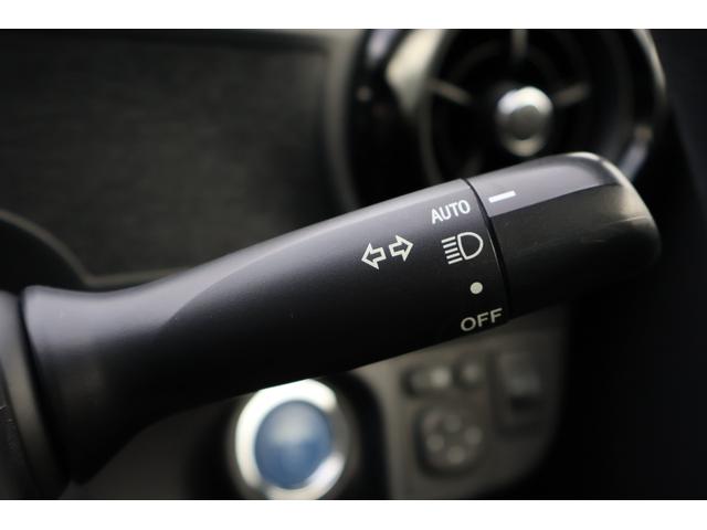 アクア Ｓ　純正ナビ　バックモニター　ＴＶ　スマートキー　プッシュスタート　オートライト　電動格納ミラー　オートライト　ＣＶＴ　衝突安全ボディ　ＡＢＳ　ＥＳＣ　ＣＤ　Ｂｌｕｅｔｏｏｔｈ（4枚目）