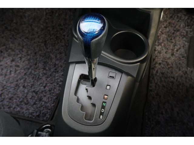 アクア Ｓ　純正ナビ　バックモニター　ＴＶ　スマートキー　プッシュスタート　オートライト　電動格納ミラー　オートライト　ＣＶＴ　衝突安全ボディ　ＡＢＳ　ＥＳＣ　ＣＤ　Ｂｌｕｅｔｏｏｔｈ（11枚目）