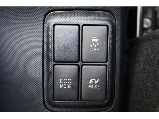 アクア Ｓ　純正ナビ　バックモニター　ＴＶ　スマートキー　プッシュスタート　オートライト　電動格納ミラー　オートライト　ＣＶＴ　衝突安全ボディ　ＡＢＳ　ＥＳＣ　ＣＤ　Ｂｌｕｅｔｏｏｔｈ（12枚目）