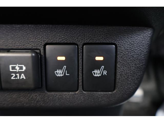 座席のシートを温めるシートヒーター!その温かさは一度経験したら欠かすことができません!エアコンで乾燥しやすい車内も防ぐ事ができます!