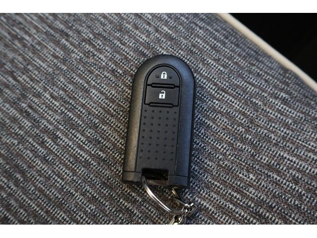 スマートキーシステム&プッシュエンジンスタートシステム、エンジン始動・停止をワンタッチで行え、キーのロックまでドアノブに触れる事でワンタッチ操作で行うことが出来ます☆