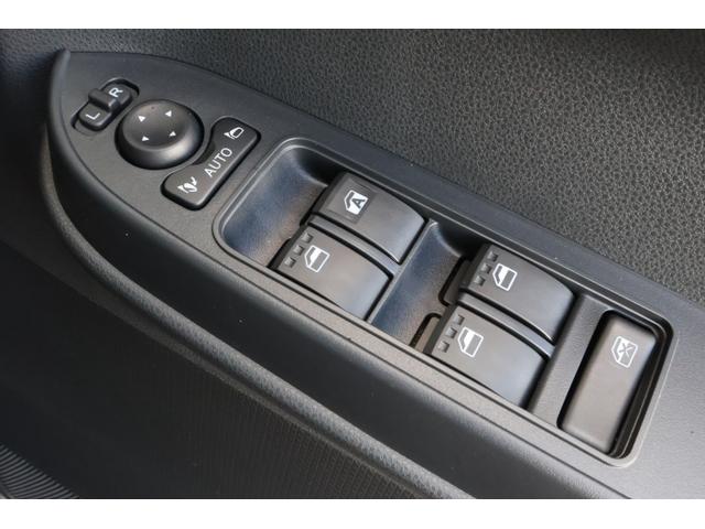 タント X 4WD 両側スライド・片側電動 クリアランスソナー 衝突被害軽減システム オートライト LEDヘッドランプ スマートキー アイドリングストップ 電動格納ミラー シートヒーター ベンチシート CVT(10枚目)