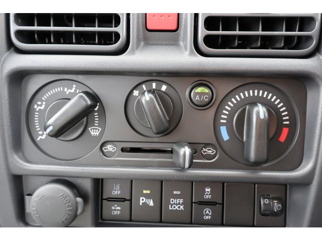 手の届きやすいところで簡単操作ができる空調付き！オールシーズンお好みの温度調節ができます。