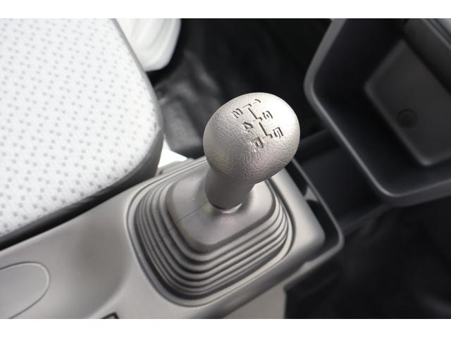 発進時や後退時に必ず操作するレバーです。操作のしやすさが肝になってきます。ぜひ一度体感してください。