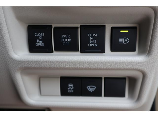 指先ひとつでドアオープン。【ワンアクション両側パワースライドドア】両手がふさがっていても、スイッチひとつでスライドドアが自動解錠＆自動オープンします。