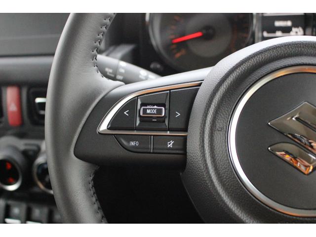 自ら操るハンドル！ドライバーの生命線です。目線を大きくそらすことなくボタンの操作を行うことができるので、安全にも配慮できますね。